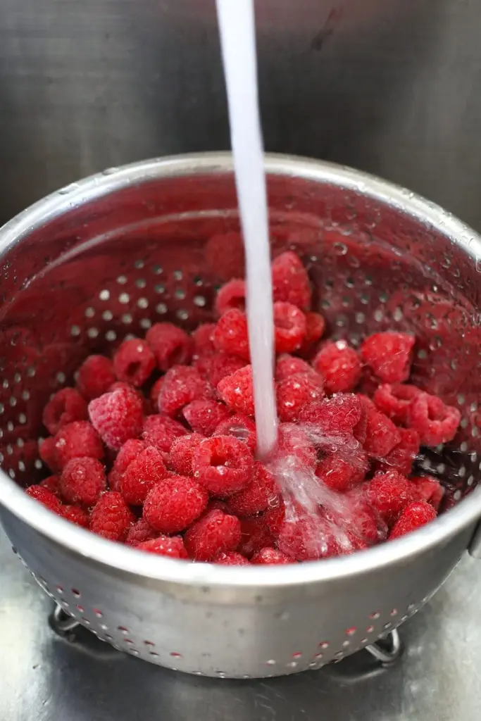 3 Ways To Clean Raspberries