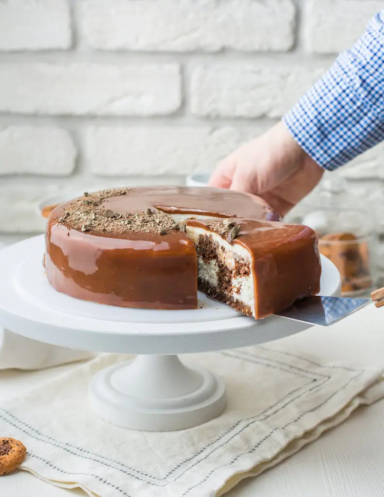 How To Freeze Cakes With and Without Icing