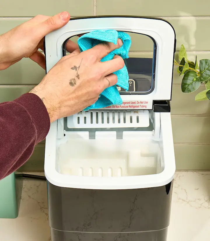 How To Clean A Table Top Ice Maker