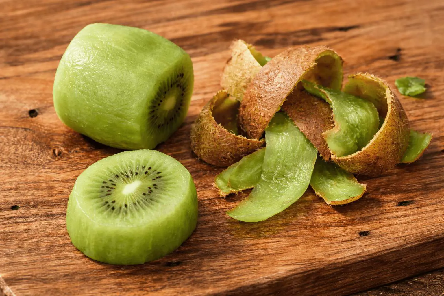 Can You Eat Kiwi Skin? Benefits, Risks & How to Eat